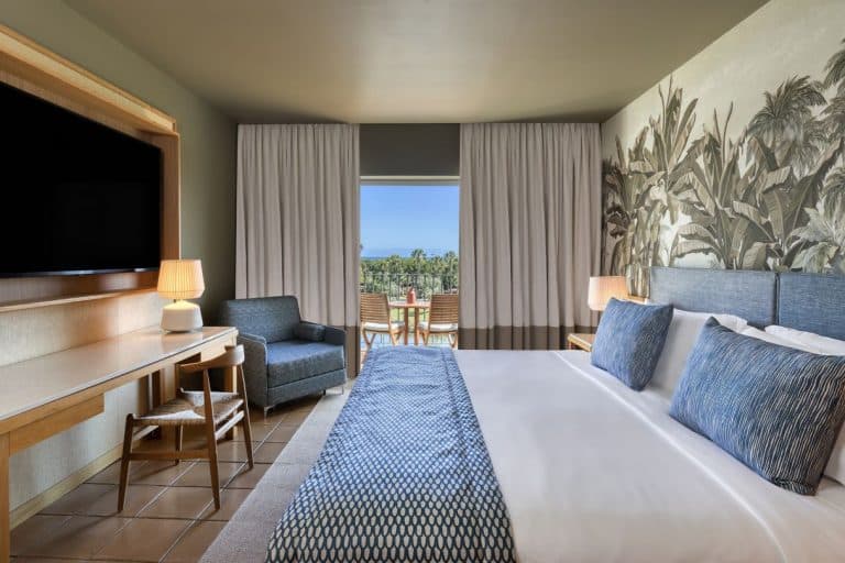 Domes-Lake-Algarve_Room-768x512