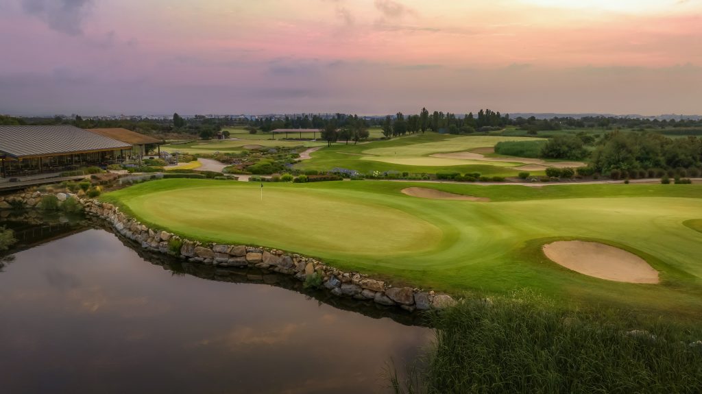 Infinitum Lakes 18th 0040 copy web (1)