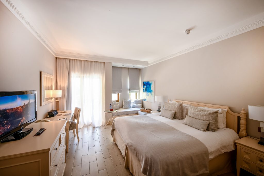 deluxe_golf_sea_view_room